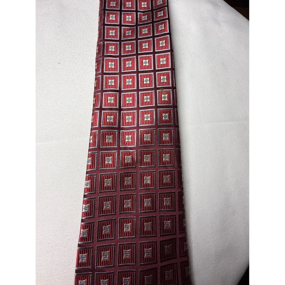JOS A BANK Signature Silk Geometric Pattern Burgundy‎ Mens Necktie